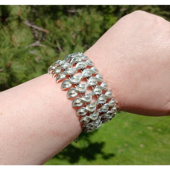 Vintage Coro Pegasus Silver-Tone Bracelet 7 1/4" Inches - Picture 3 of 7